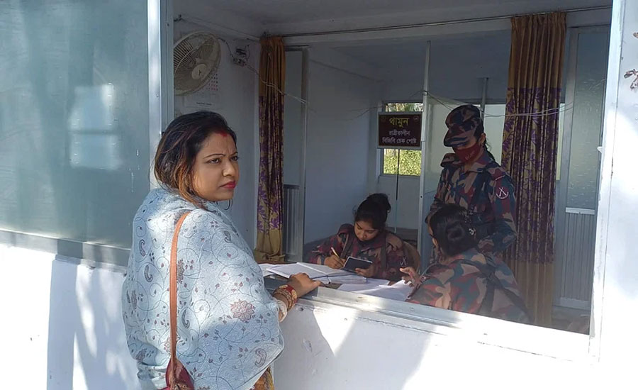 স্বামীর খোঁজে বাংলাদেশে এসে নিরাশ হয়ে ফিরলেন ভারতীয় তরুণী