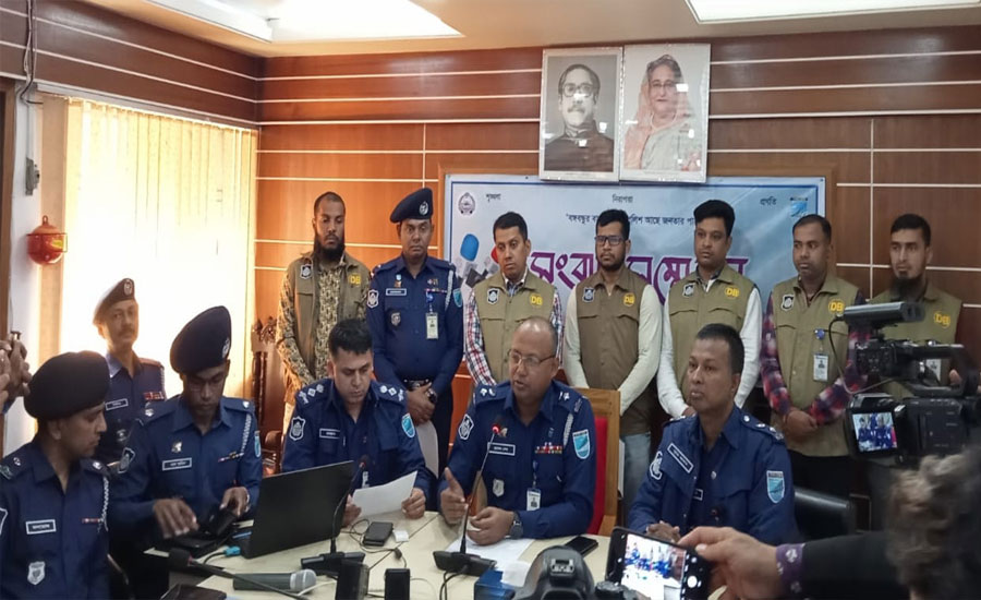 অটোরিকশা ছিনতাই চক্রের ৫ সদস্য গ্রেফতার