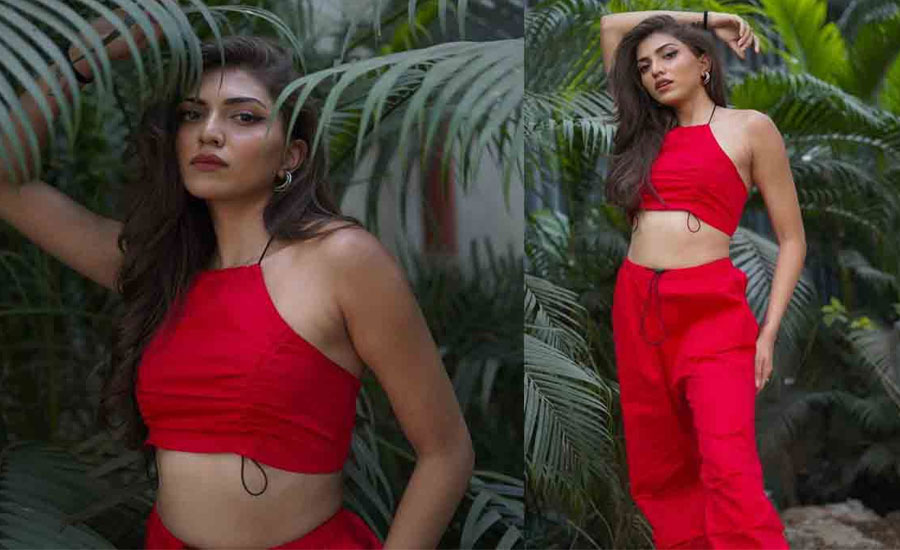 কলেজে অভিনেত্রীর পোশাক নিয়ে আপত্তি, অতপর 