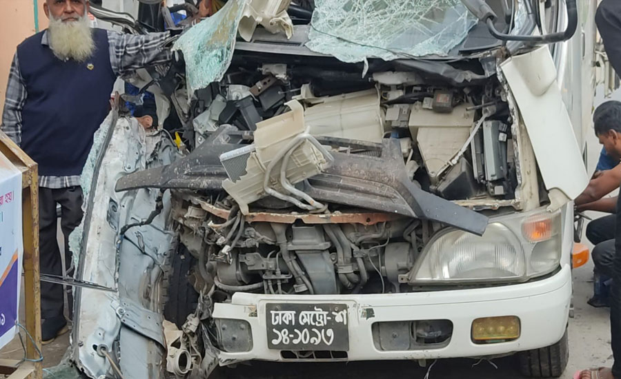 চাঁপাইনবাবগঞ্জে সড়ক দূর্ঘটনায় ৩জন আহত
