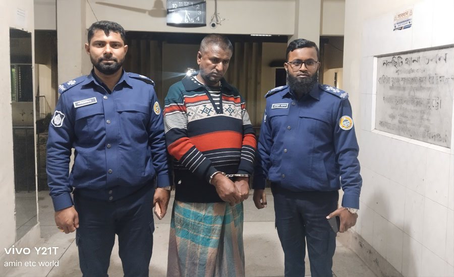 নলছিটিতে জাল টাকাসহ কারারক্ষী আটক 