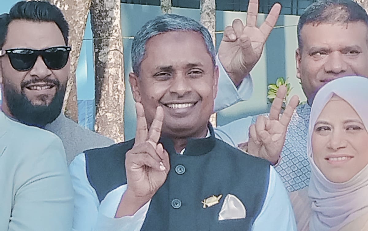 নৌকা প্রতীকের হাবিবুর রহমান হাবিব বিপুল ভোটে নির্বাচিত