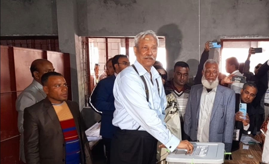 নৌকায় ভোট দিয়ে শাহজাহান ওমর বললেন এখন কথা বলা যাবে না 