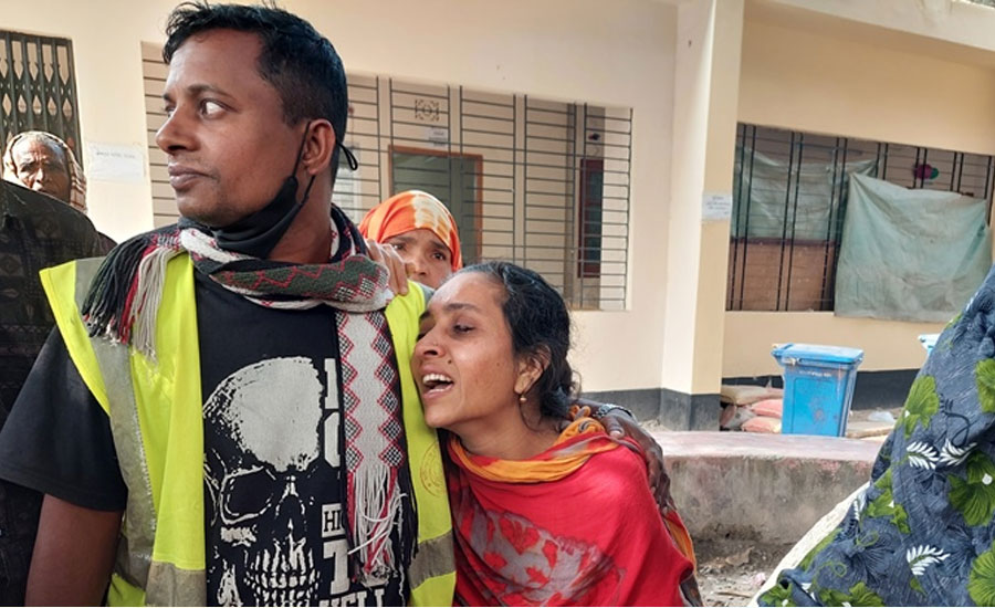 আত্মীয়ের বাড়ি থেকে ফেরার পথে প্রাণ গেল ৩ জনের