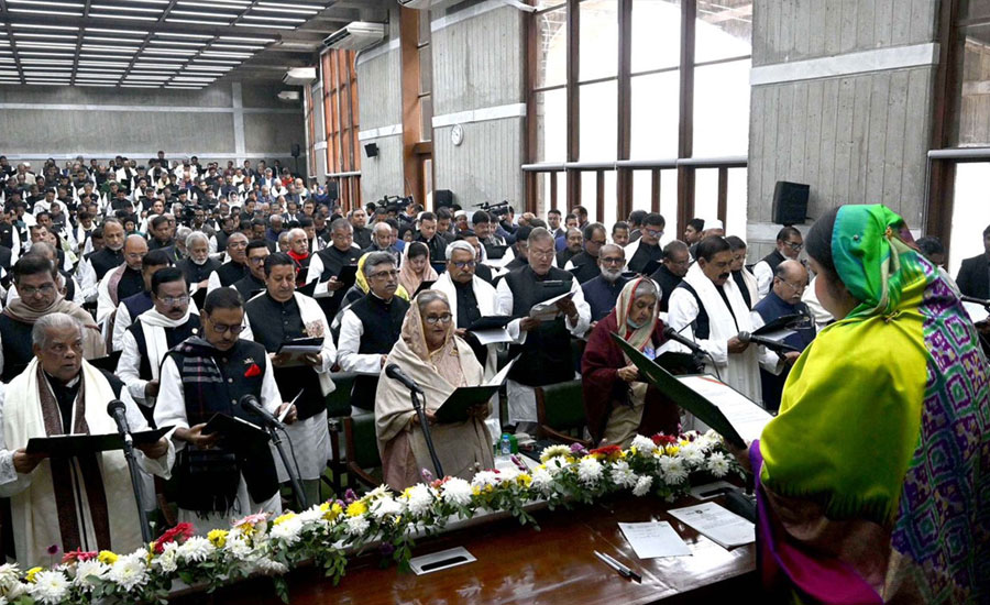 নতুন সংসদ গঠন, শপথ নিলেন শেখ হাসিনাসহ ২৯৮ জন সদস্য