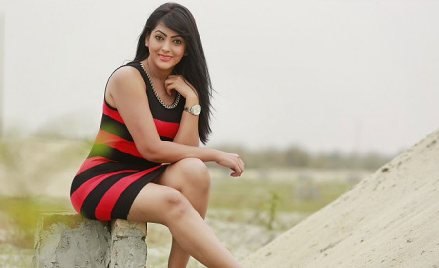 স্বর্ণের দোকানে কাজ করে জীবিকা নির্বাহ করতেন নিপুণ