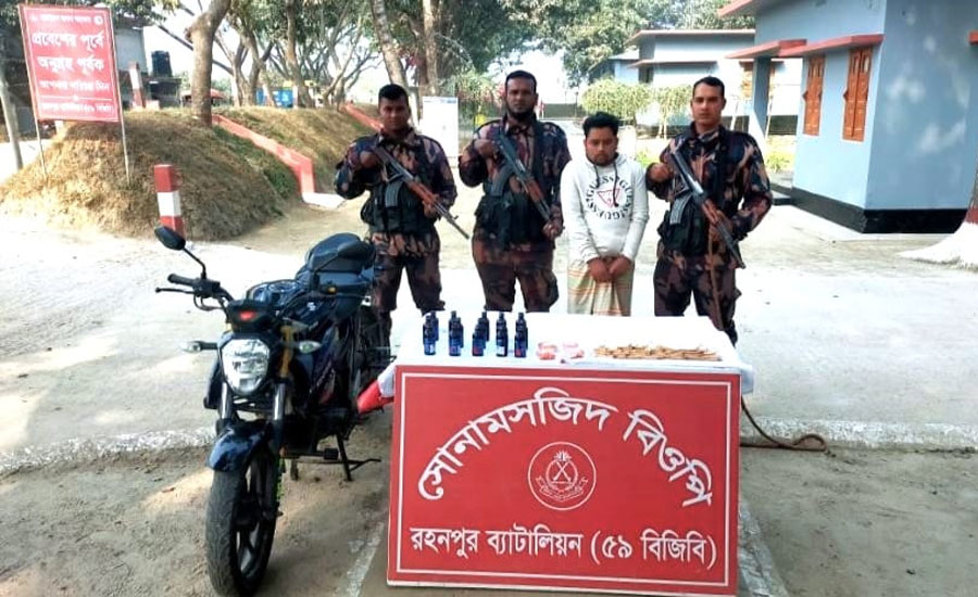 চাঁপাইনবাবগঞ্জে দেড়কোটি টাকার হেরোইনসহ শাহাদাত আটক, মটরসাইকেল জব্দ 