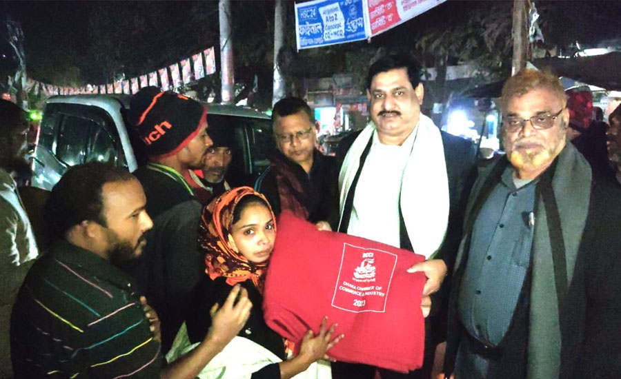 জেলা চেম্বারের উদ্যোগে ১২০০ অসহায় দুস্থ ছিন্নমূল মানুষের মাঝে শীতবস্ত্র বিতরন
