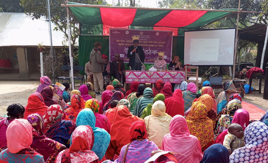 আলোর পাঠশালায় কোল ক্ষুদ্র জাতিস্বত্তার নারীদের নিয়ে উঠান বৈঠক
