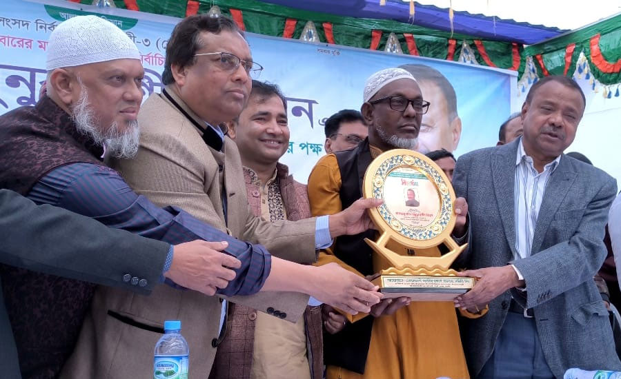 বেগমগঞ্জে তৃতীয় বারের মতো সংসদ সদস্য নির্বাচিত হওয়ায় মামুনুর রশীদ কিরনকে সংবর্ধনা 
