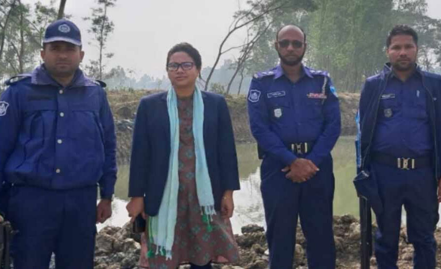 চন্দনাইশে মোবাইল কোর্টের পৃথক অভিযানে স্কেলেভেটর জব্দসহ দেড় লক্ষ টাকা জরিমানা