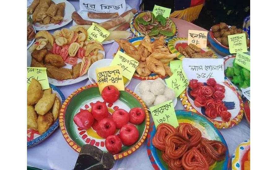 হরেক রকম  পিঠা উৎসবে মুখোরিত গুরুদয়াল সরকারি কলেজ