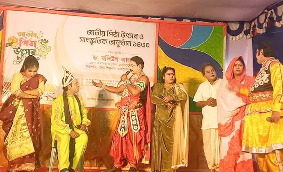 নরসিংদীতে পিঠা উৎসবের ২য়দিনে যাত্রাপালা আলোমতির প্রেমকুমার অনুষ্ঠিত