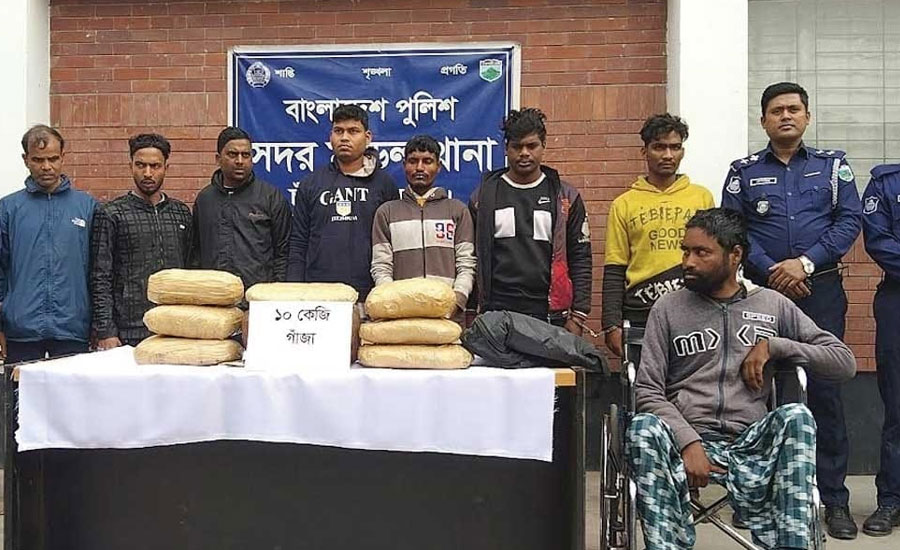 পুলিশের অভিযানে প্রতিবন্ধি মাদককারবারি হোতাসহ আটক-৮