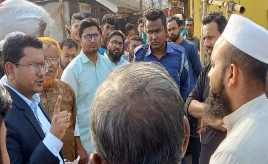 বেগমগঞ্জে খালের উপর অবৈধ স্থাপনা উচ্ছেদ অভিযানে জরিমানা: আটক ৩