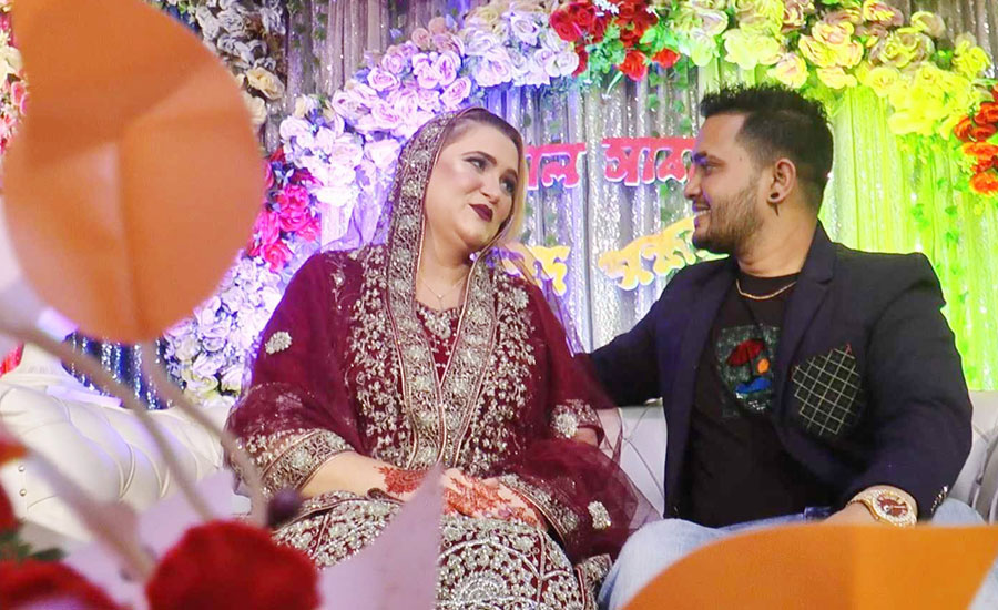 প্রেমের টানে নারায়ণগঞ্জে আফ্রিকান তরুণী