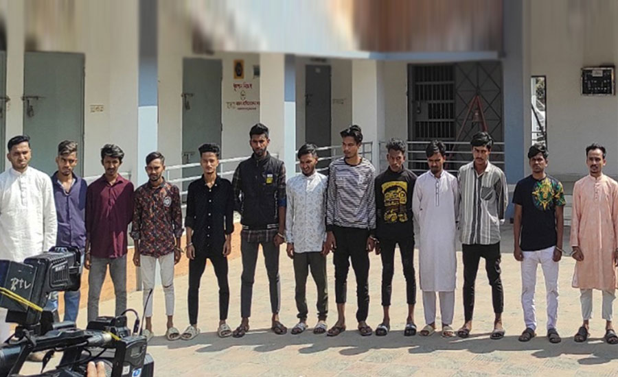 রাজধানীর ৪০ থানায় বেপরোয়া কিশোর গ্যাং