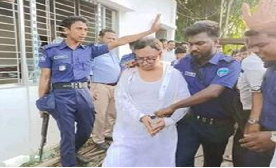 লোহাগাড়া ব্রীজ নির্মাণে তথ্য চাওয়াতে  সাংবাদিকের মোবাইল ভাঙচুর