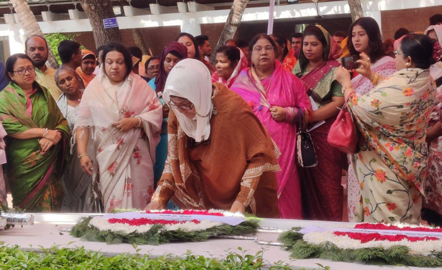 টুঙ্গিপাড়ায় বঙ্গবন্ধুর সমাধিসৌধে অর্থ প্রতিমন্ত্রীর শ্রদ্ধা নিবেদন