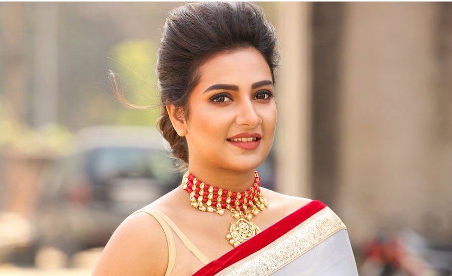 তোপের মুখে পড়লেন অভিনেত্রী শুভশ্রী গাঙ্গুলী