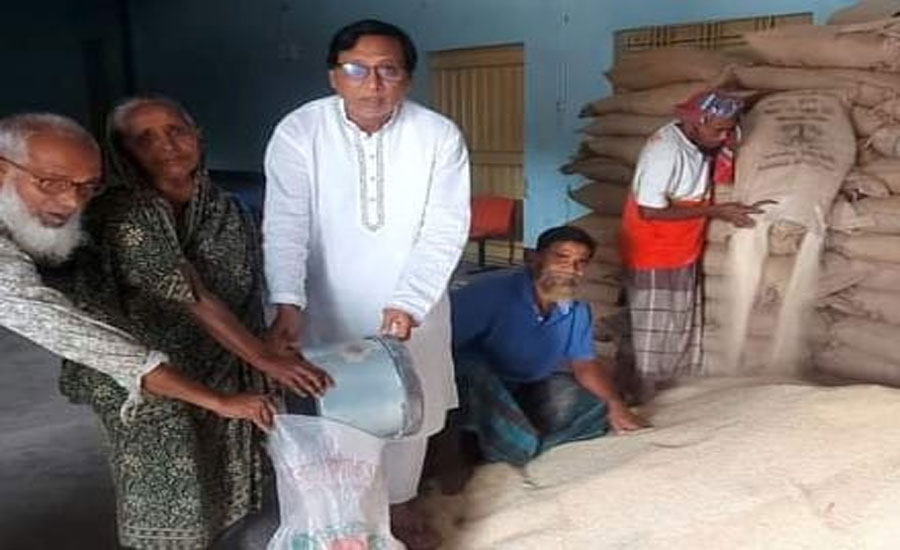কুড়িগ্রাম পৌর এলাকায় ৪৬২১ পরিবারের মাঝে ভিজিএফ'র চাল বিতরণ
