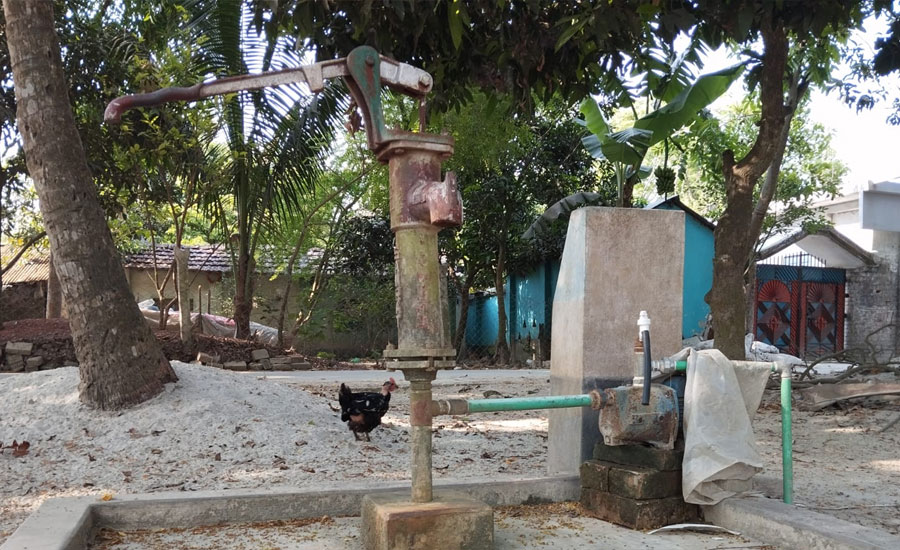 অসহনীয় তাপমাত্রা, ঘনঘন লোড‌শে‌ডিং, তীব্র ভুগর্ভস্থ পা‌নি সংকট, না‌যেহাল য‌শোরবাসী 