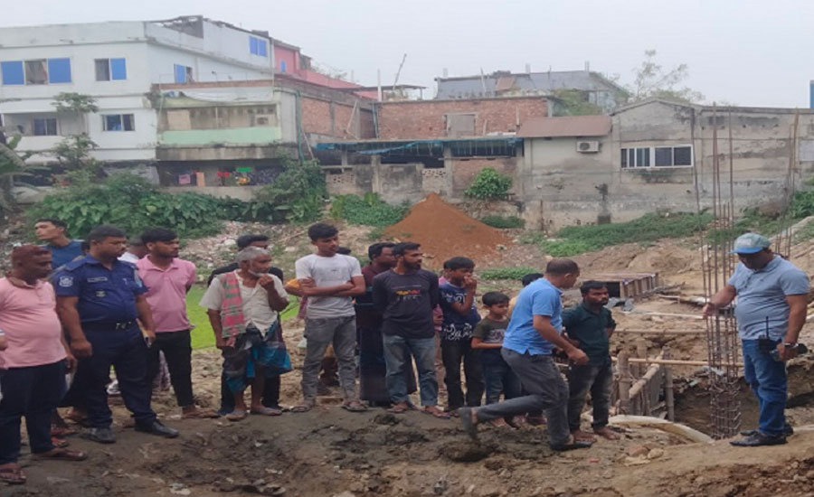 নবাবগঞ্জে মাটির নিচে চাপা পড়ে যুবকের মৃত্যু