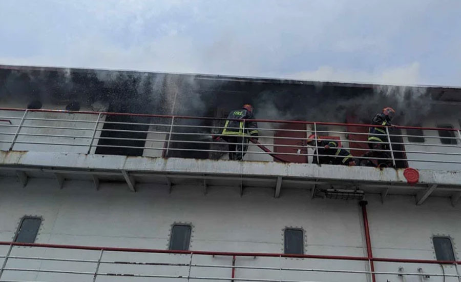ঢাকার সদরঘাটে লঞ্চে আগুন, নিয়ন্ত্রণে ফায়ার সার্ভিসের ২টি ইউনিট