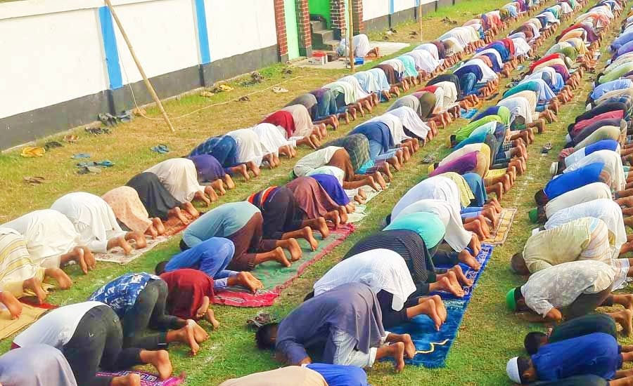 পাথরঘাটার রায়হানপুর ইউনিয়নে বৃষ্টির জন্য ইস্তিসকার নামাজ আদায় 