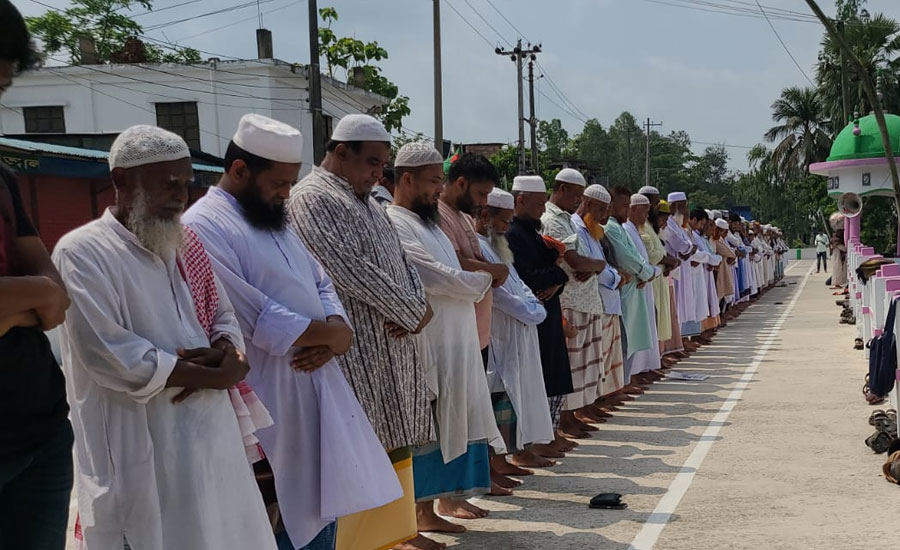 বৃষ্টির জন্য বেগমগঞ্জে ওলামা পরিষদের উদ্যোগে সালাতুল ইস্তেসকার আদায়
