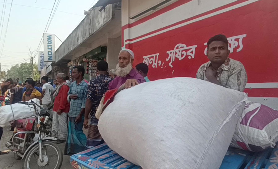তেঁতুলিয়ায় অতিরিক্ত গান্ডি আদায়ের প্রতিবাদে মরিচ বেচা কেনা বন্ধ, বিপাকে কৃষক 