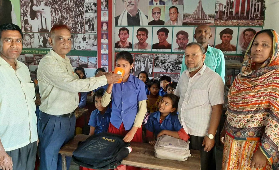 তীব্র দাবদাহের কারণে খানসামায় শিক্ষার্থীদের জন্য চালু হলো  পানি ঘণ্টা