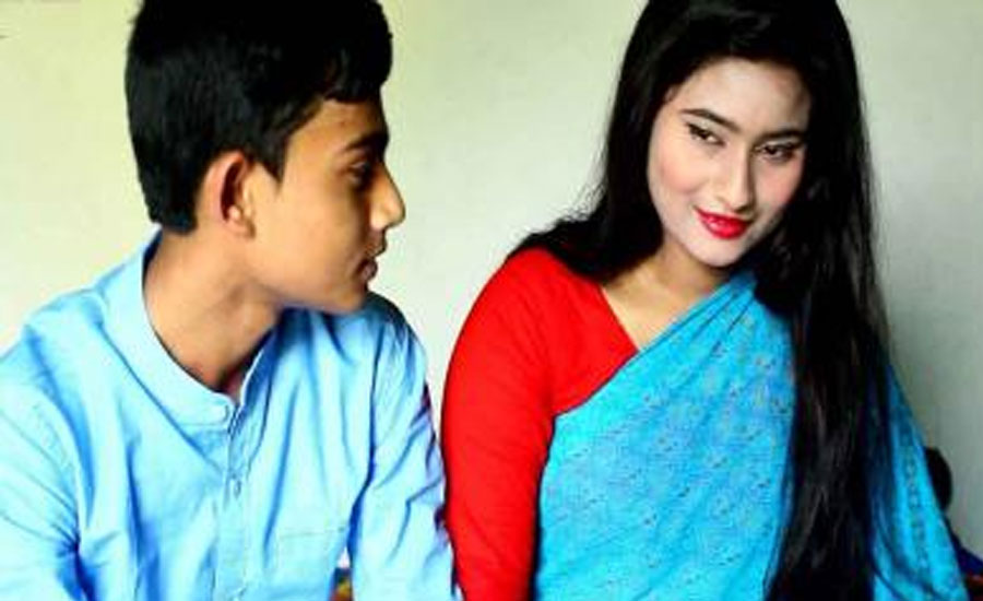 আমার থেকে ১৫ বছরের বড় বিবাহিতা মহিলার প্রেমে পড়েছি, লোকে কী বলবে? 