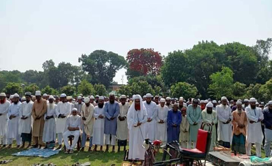 আলফাডাঙ্গায় তীব্র তাপদাহ থেকে রক্ষা পেতে ইস্তেকার নামাজ আদায় 