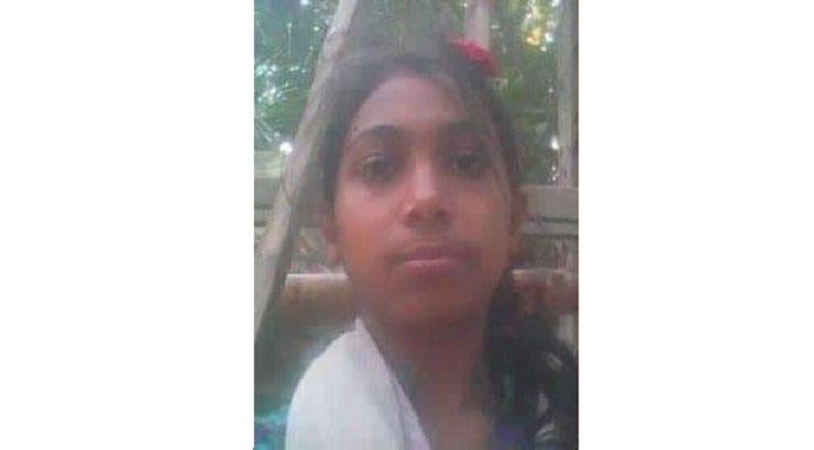 রাস্তার পাশের গর্তে মিলল স্কুলছাত্রীর লাশ