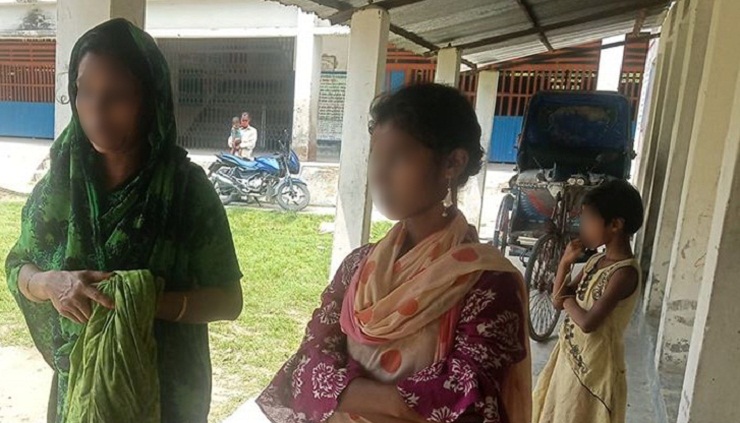 খাদ্যবান্ধব কর্মসূচির কার্ড চাইতে গিয়ে মা-মেয়ে লাঞ্ছিত!