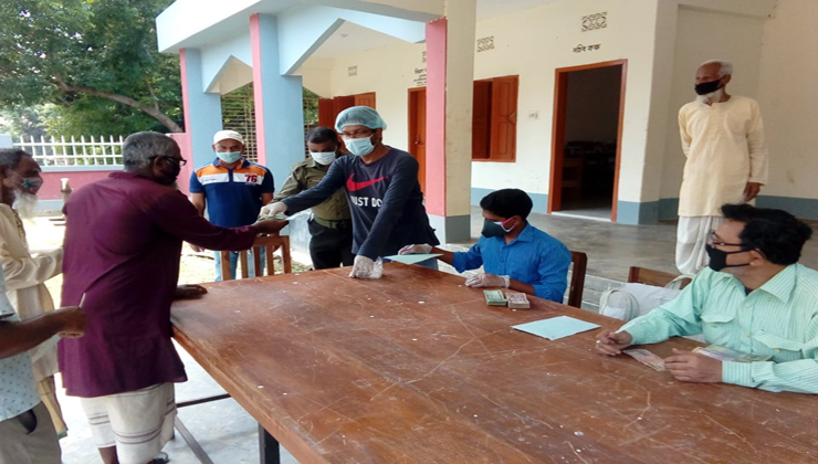 বাগমারায় গোবিন্দপাড়া ইউপিতে বিধবা, বয়স্ক ও প্রতিবন্ধী ভাতা বিতরণ