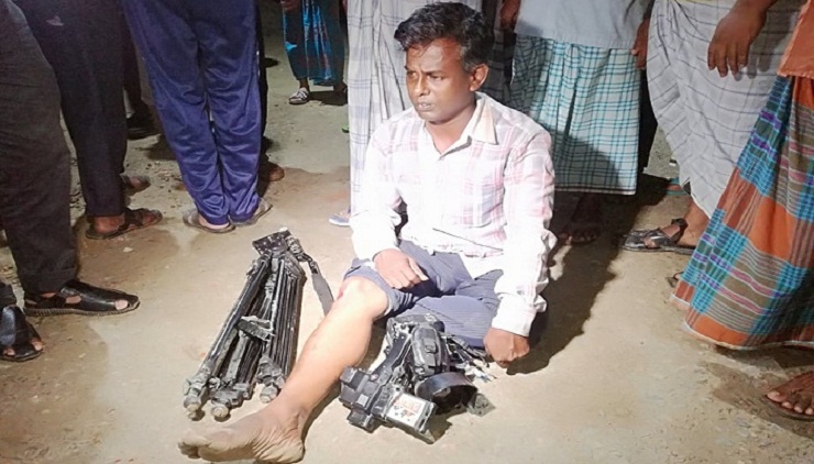 জামালপুরে ত্রাণের স্লিপ নিয়ে সংর্ঘষ, আহত ২০