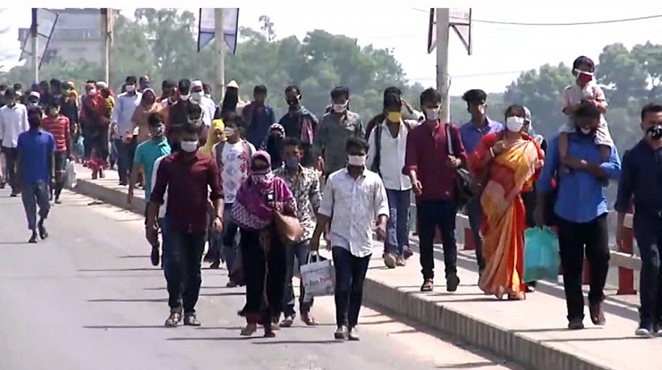 করোনায় দেশে ৭০ শতাংশ মানুষের আয় বন্ধ!