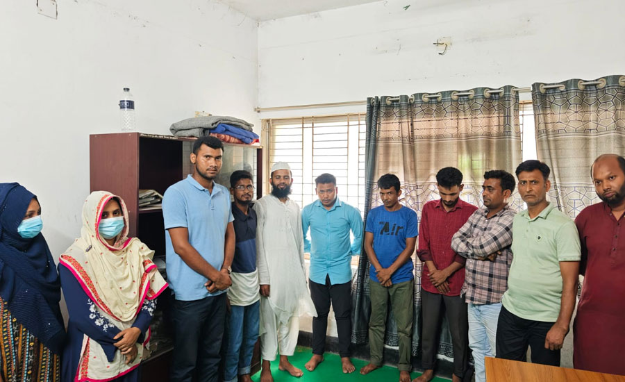 দিনাজপুর এম আব্দুর রহিম মেডিকেল কলেজ হাসপাতালে নারী সহ ২১ দালাল আটক