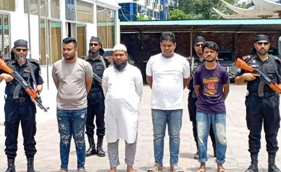 সড়ক বিভাগের লোগো লাগানো গাড়িতে ৭ লাখ পিস ইয়াবা, গ্রেফতার ৪