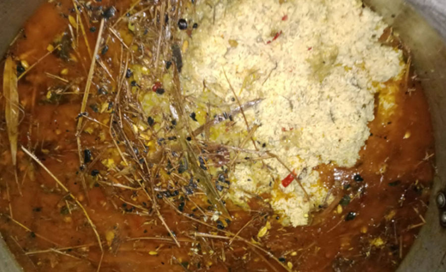 ময়লা ফেলে খিচুড়ি নষ্টের অভিযোগ এসিল্যান্ডের বিরুদ্ধে