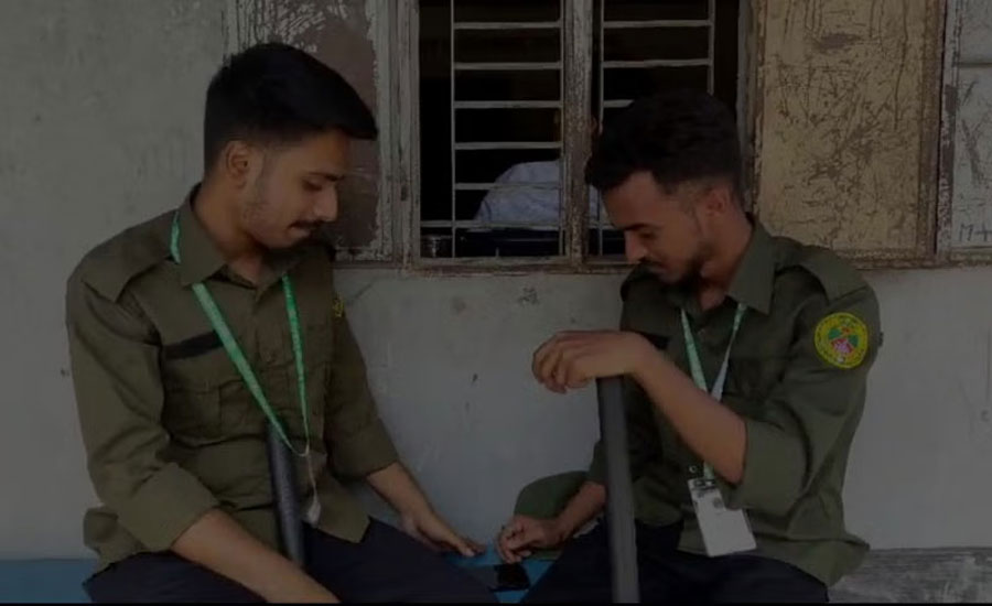 ভোটারশূন্য কেন্দ্রে লুডু খেলছেন ২ আনসার সদস্য