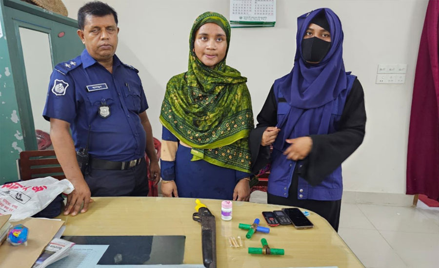 শরীয়তপুর জাজিরায় অস্ত্র ও ইয়াবা সহ এক নারীকে আটক করেছে পুলিশ