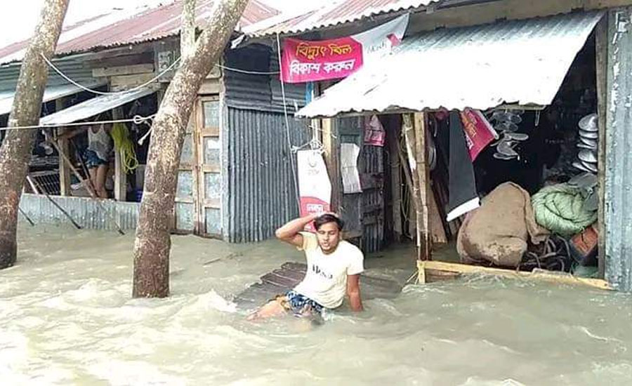 রিমালের প্রভাবে কমলনগরে নিম্নাঞ্চল প্লাবিত আতঙ্কে বাড়িঘর ছাড়ছেন বহু মানুষ 