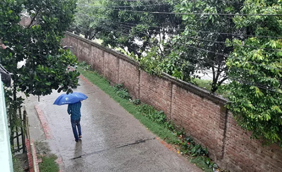ঘুর্ণিঝড় রিমাল, ফরিদপুরে গুঁড়ি গুঁড়ি বৃষ্টি সাথে দমকা হাওয়া বইছে