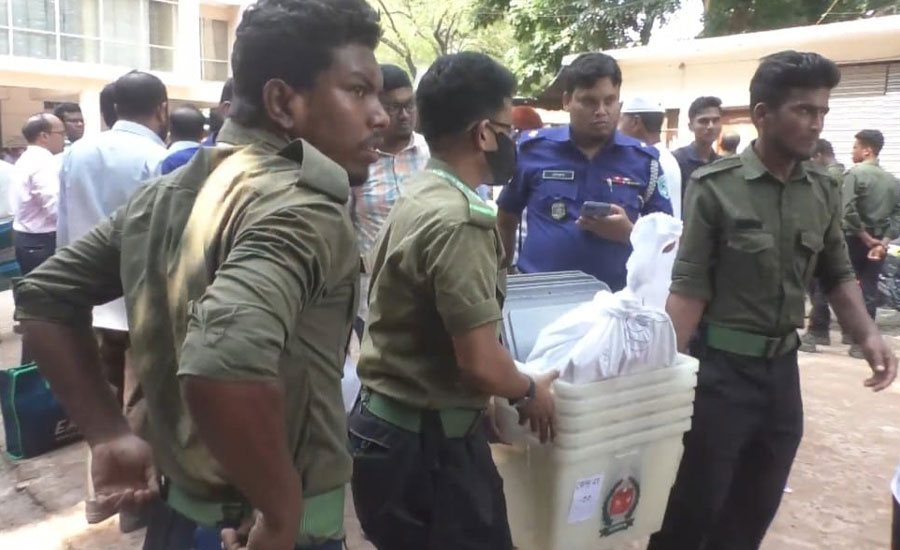 রংপুরে তৃতীয় ধাপে ষষ্ঠ উপজেলা পরিষদ নির্বাচনের সামগ্রী বিতরণ 