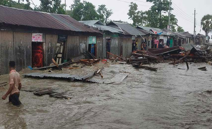 চোখের সামনে ভেসে গেল ২ হাজার গবাদিপশু ও ১০ দোকান