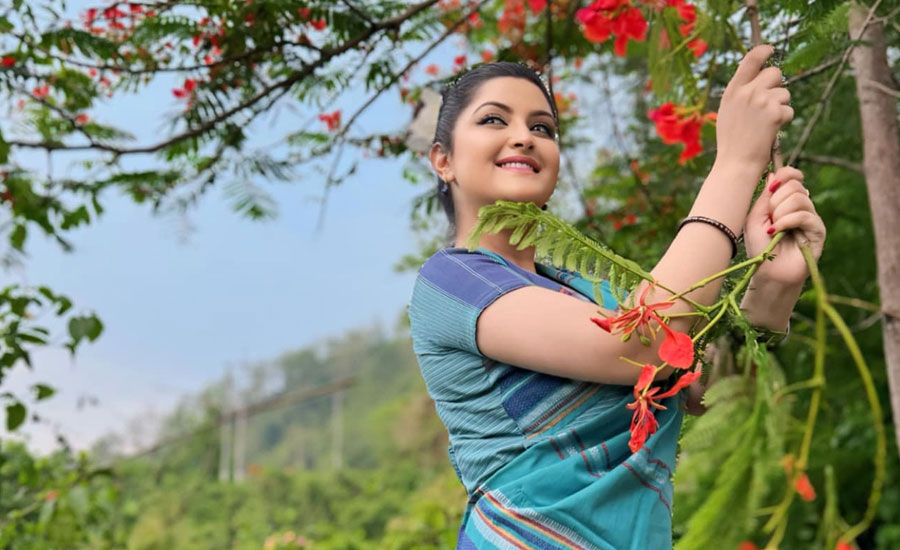 মনে রং লেগেছে পরীমণির