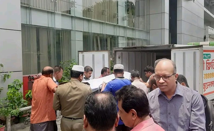 সন্ধ্যায় শেরপুর জেলার নকলা উপজেলার পারিবারিক গোরস্থানে সীমানার দাফন সম্পন্ন